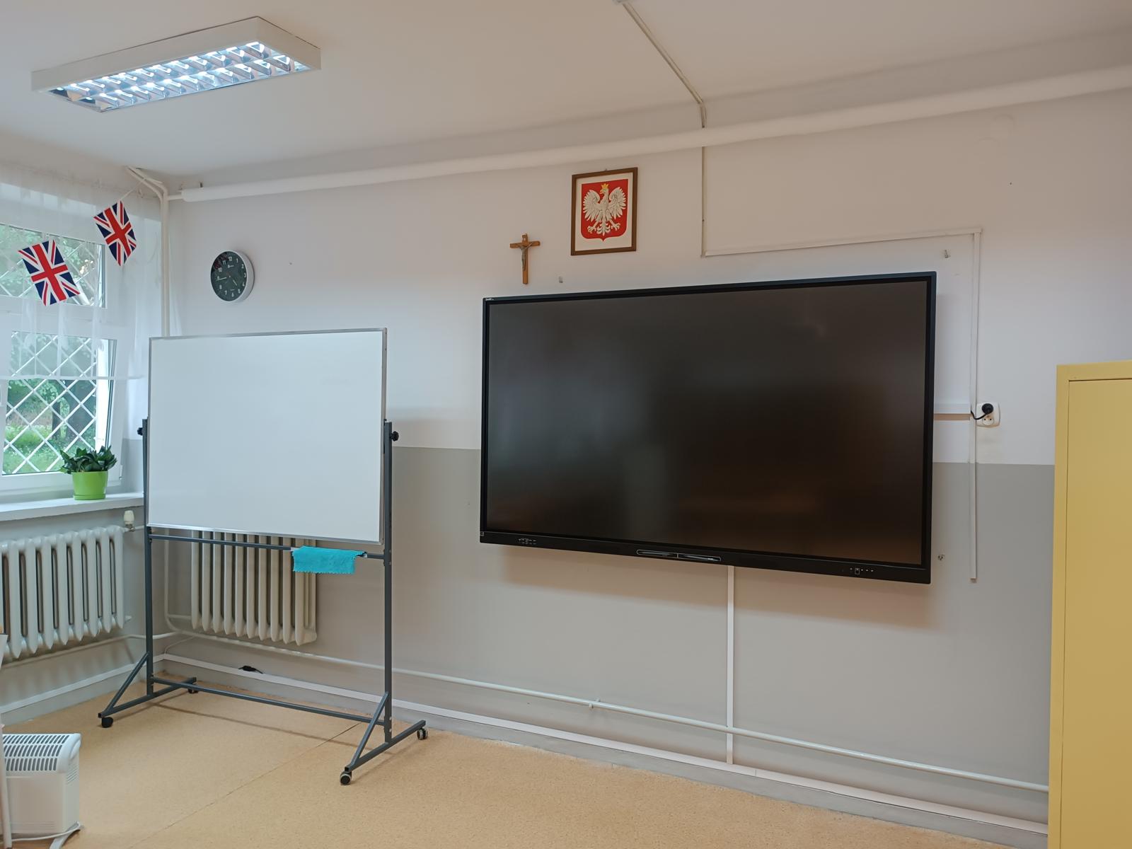 Sala lekcyjna z monitorem interaktywnym – Poznań